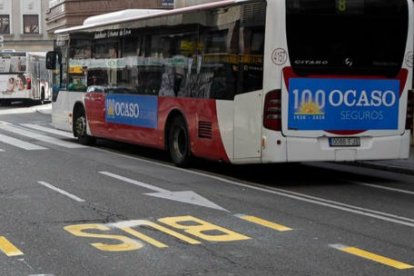 Se habilitarán paradas provisionales en avenida de Los Peregrinos a la altura de las dos pasarelas peatonales para facilitar el acceso a los usuarios. FERNANDO OTERO