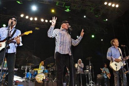 Un momento del concierto de Beach Boys en el Poble Espanyol