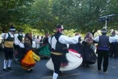 Los bailes regionales cobrarán protagonismo hoy y mañana con el grupo folclórico Val de San Lorenzo