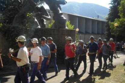 Los mineros, con las herramientas antes del concurso.