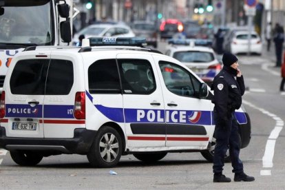 Cordón policial en el barrio de Neudorf, en Estrasburgo.