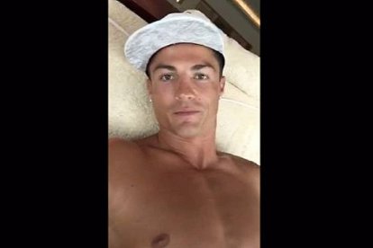 Una imagen del vídeo que Cristiano Ronaldo ha colgado en Twitter para sus fans.