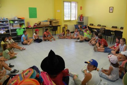 Un grupo de niños participando en el «Verano Divertido.»