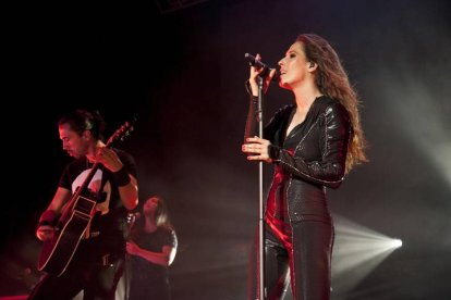 La cantante Malú durante una actuación. ROBIN TOWNDSEND