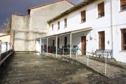 Zona trasera del hogar del jubilado de Boñar que será cubierta y albergará un gran salón. CAMPOS