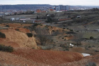 Terrenos previstos en Navatejera para la planta de biomasa. JESÚS