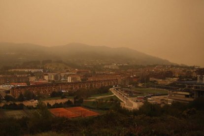 Aspecto que presentaba hoy la zona este de la ciudad de Oviedo.