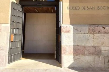 Entrada al Museo de San Isidoro. DL