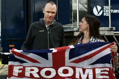 Froome, con una aficionada