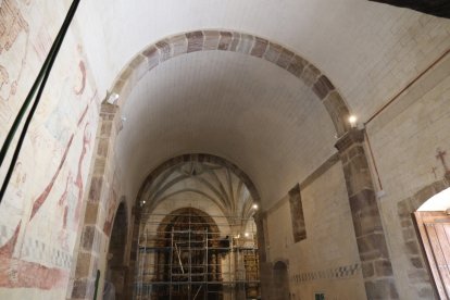 Vista del interior de la iglesia de Torre de Babia. JCYL