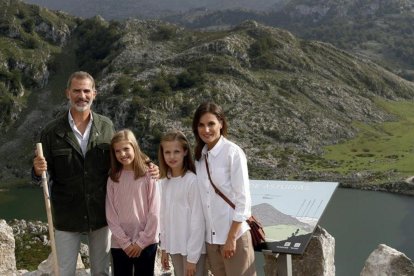 Felicitacion de Navidad de los Reyes y sus hijas, Leonor, princesa de Asturias y la infanta Sofía.