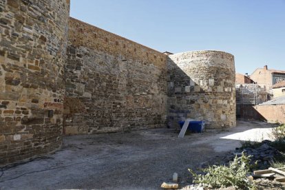 La antigua muralla en la zona de la Era del Moro. FERNANDO OTERO