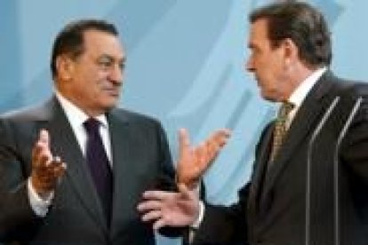 Hosni Mubarak llegó junto a Schroeder en su viaje por Europa