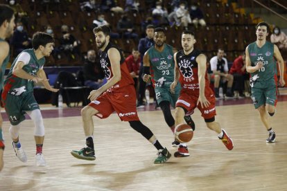 Partido de baloncesto Liga EBA ULE RBH Global León - Chantada. F. Otero Perandones.