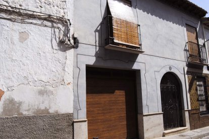 Edificio en el que se hallaron dos cadáveres en Ciudad Real.