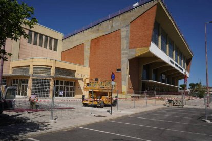 Las obras de acondicionamiento y rehabilitación del Palacio de Deportes siguen su curso. J. NOTARIO