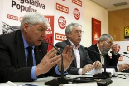 Michale Sommer junto a Toxo y Méndez en una rueda de prensa conjunta.