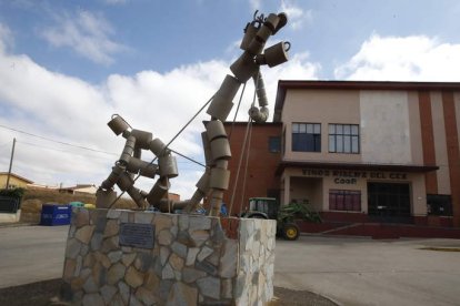 Valderas está salpicado de monumentos que le han colocado entre los pueblos más turísticos de la provincia. Su patrimonio monumental es amplio y variado, así como el artístico y el gastronómico. Estas tierras de labranzas ofrecen muchas posibilidades de e