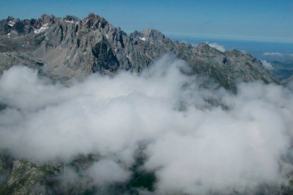 Vista aérea de Horcados Rojos, donde tuvo lugar el suceso y Peña Vieja. NARDO VILLABOY