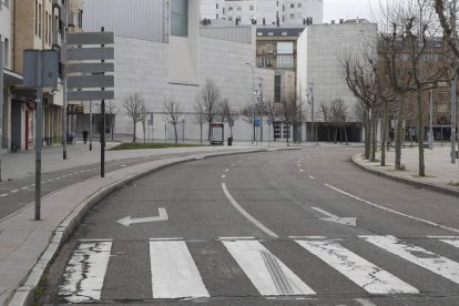 Pasos de cebra en Reyes Leoneses. RAMIRO