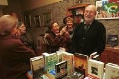 Raúl Guerra Garrido, en una librería del centro de Ponferrada