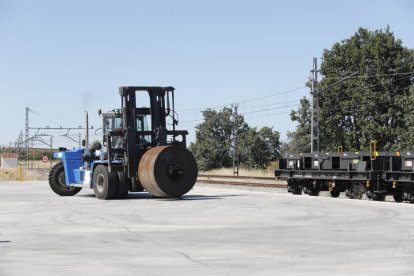 Instalaciones de una de las empresas ubicadas en el polígono de Villadangos. RAMIRO