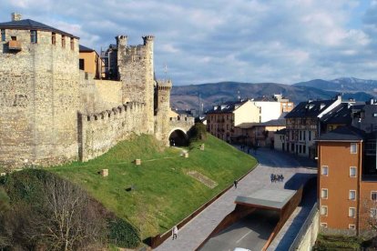 Infoagrafía con el aspecto que tendrá el túnel de la avenida del Castillo que Coalición por el Bierzo incluyó en su programa. DL