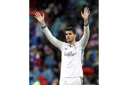 El delantero del Real Madrid Morata celebra el triunfo frente al Athletic de Bilbao. JUANJO MARTÍN