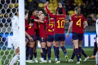 La selección española de fútbol femenino goleó a Costa Rica en el estreno mundialista. EFE