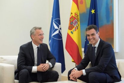 Sánchez y el secretario general de la OTAN, Jens Stoltenberg.