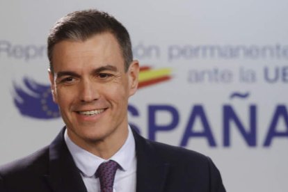 El presidente del Gobierno, Pedro Sánchez, en la madrugada del viernes en Bruselas. OLIVER HOSLET