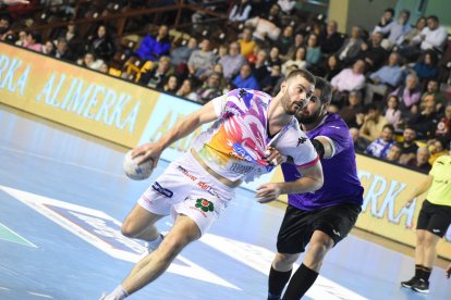 El Ademar pierde contra Guadalajara 32-33. ADEMAR