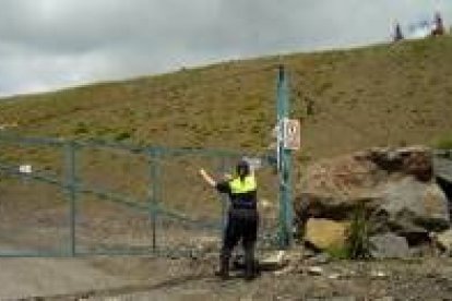 La Policía Local de Villablino retiró el precinto a la corta a cielo abierto a las 15.30 horas