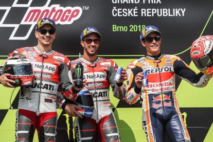 Jorge Lorenzo, Andrea Dovizioso y Marc Márquez coparon el podio en Austria. MARTIN DIVISEK