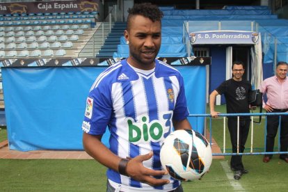 Hélder Rosario se enfundó ayer por primera vez la camiseta de la Deportiva.