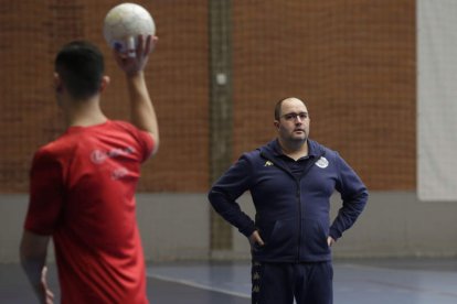 El Ademar, con Daniel Gordo a la cabeza, regresará a los entrenamientos el 8 de enero. FERNANDO OTERO