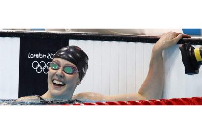 La estadounidense Missy Franklin celebra su victoria en los 100 metros espalda en los Juegos de Londres 2012.