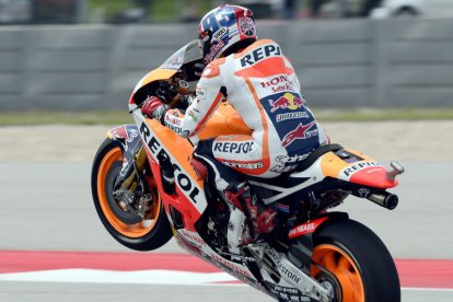 Márquez da gas a su Honda  en Austin para hacer uno de los característicos ‘caballitos’.