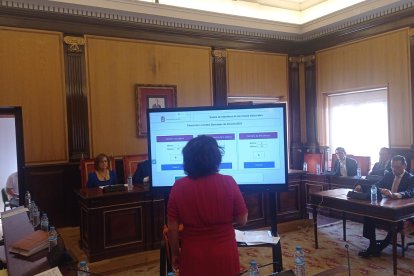 Sorteo de las mesas electorales en el Ayuntamiento de León. DL