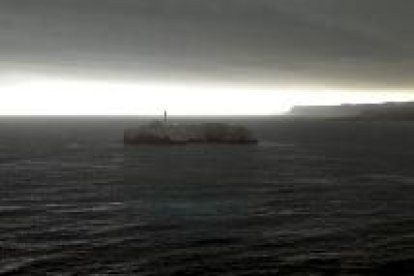 Minutos antes de la tormenta, el cielo se tiñó de negro en la capital cántabra ocultando toda la luz