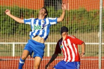 Rivadulla y Mayordomo, durante el partido de la pasada pretemporada en Bembibre.