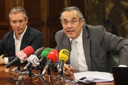 José María López Benito y Agustín Rajoy el día de la presentación de los presupuestos.