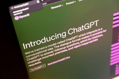 Fotografía de una pantalla con el sitio web del ChatGPT de OpenAI EFE/ RAYNER PEÑA R.