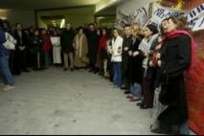 Momento de la concentración vespertina ante el Auditorio de León