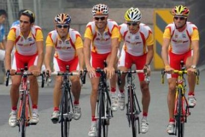 Alberto Contador, Samuel Sánchez, Óscar Freire, Carlos Sastre y Alejandro Valverde, con España.