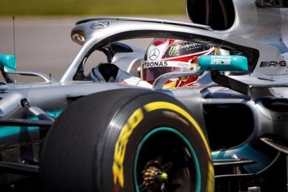 El británico Lewis Hamilton estrelló su Mercedes en el primer día del GP de Canadá.