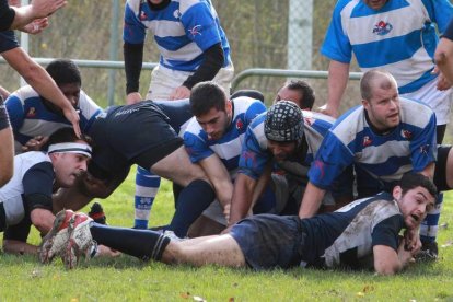 Bierzo Rugby ganó en la ida, disputada en Flores del Sil.