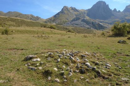 Campo tumular en Mampodre. 
. ALFONSO MARTÍNEZ