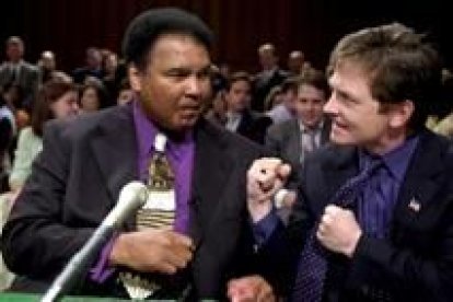 Michael J. Fox, a la derecha, junto con Mohamed Ali en una foto tomada hace un año