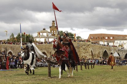 La batalla de don Suero se recrea a los pies del majestuoso Passo Honroso. MARCIANO PÉREZ